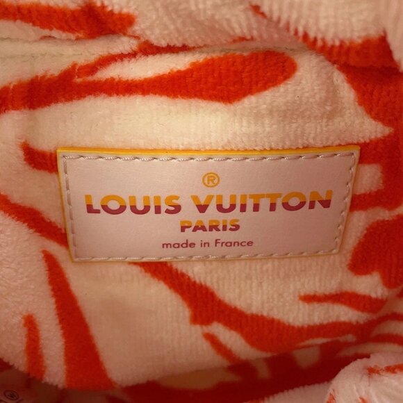 LOUIS VUITTON Bucket LV Vacation LV By the Pool/Pile Here - Picture 11 of 16